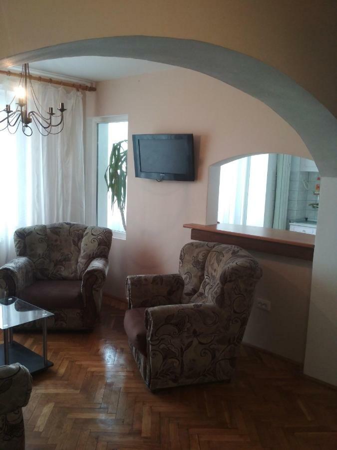 Pelican Proxy Apartment Oradea Exterior photo