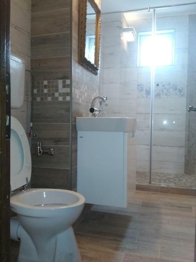 Pelican Proxy Apartment Oradea Exterior photo